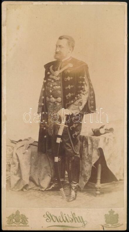 1896 Barkassy Géza (1849-1921) miniszteri tanácsos portréja, keményhátú fotó Strelisky cs. és kir. udvari fényképész budapesti műterméből, kabinetfotó, hátoldalán feliratozva, 20,5x11 cm