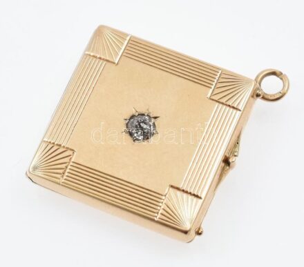 Arany (Au) 14 K képtartó medál brillel, jelzett, akasztó sérült, 2×2 cm, bruttó: 4,7 g