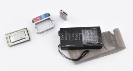 2 db öngyújtő, egyik névre szoló gravírozással + hamutál + régi sangean rádió, tokkal