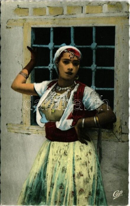 Scenes et Types. Provocation / folklore, half-naked woman