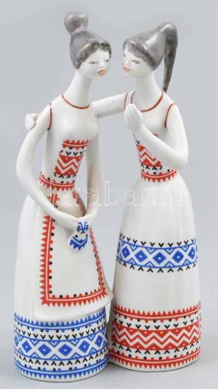 Hollóházi porcelán fecsegő lányok, kézzel festett, jelzett, kis kopásnyomokkal, m: 24,5 cm