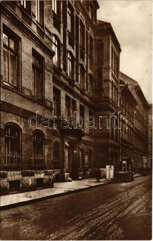 Budapest VII. Gróf Apponyi Albert Poliklinika, főépület utcai része. Szövetség utca