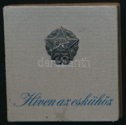 Híven az eskühöz. Képek a huszonöt éves Munkásőrség életéből. Bp., 1981, Kossuth-Zrínyi. Fekete-fehér fotókkal illusztrált. Többnyelvű kiadvány. Kiadói kartonált papírkötés, a borítón fém jelvénnyel, helyenként kis