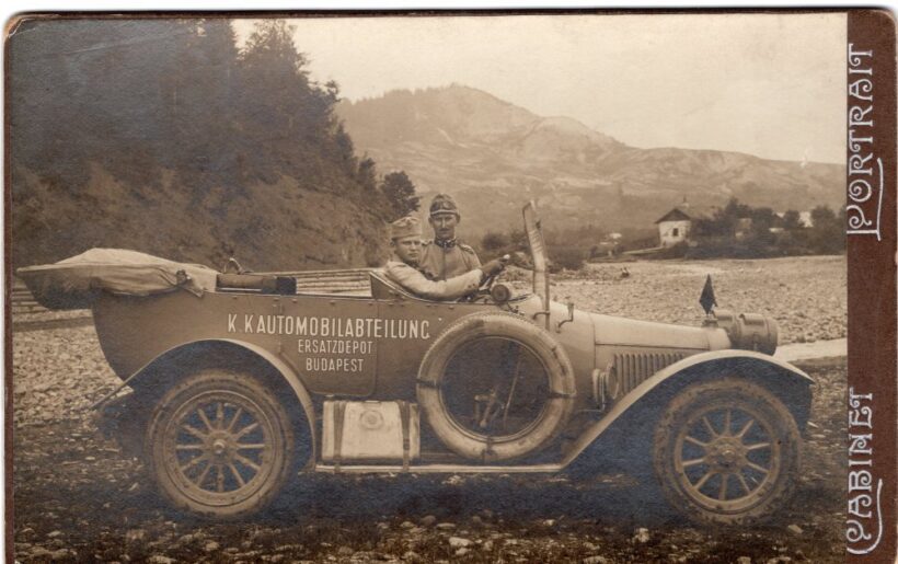 1915 körüli K.K. Automobilabteilung Ersatzdepot Budapest feliratú személygépkocsi.