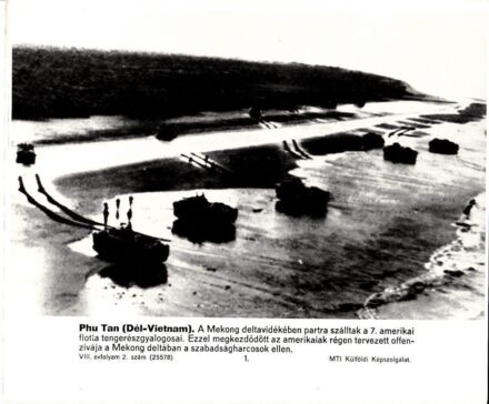 56-826 1975. MTI sajtófotó a Mekong /Dél-Vietnám/deltavidék, az amerikai 7. tengerészgyalogosok partraszállásáról. 26x22 cm
