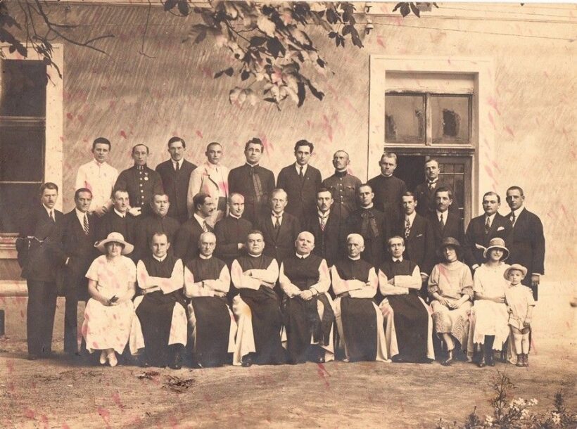 56-49 cca 1930 Csoportkép 22x15cm