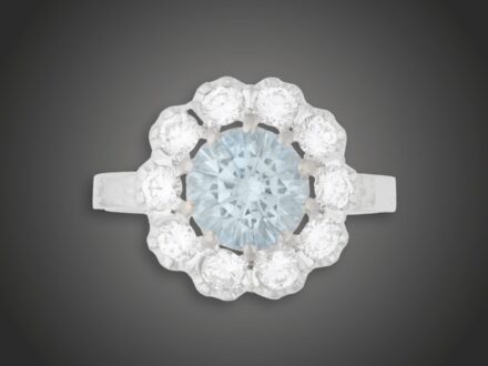 Gyűrű, 750 au, 1 akvamarin cca. 2,0 ct, 10 bril. cca. 0,75 ct, 4,5 g
