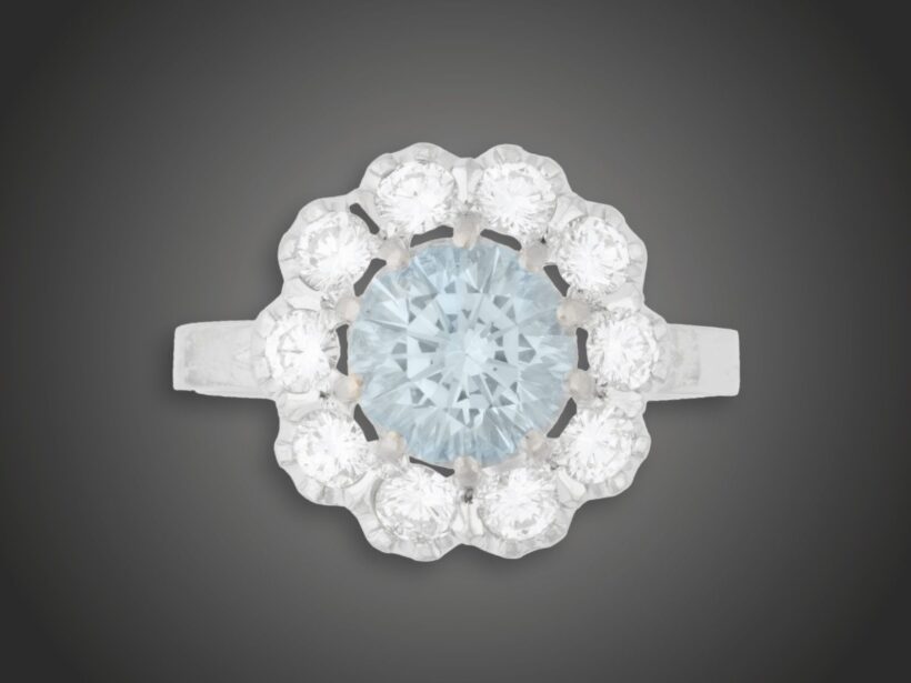 Gyűrű, 750 au, 1 akvamarin cca. 2,0 ct, 10 bril. cca. 0,75 ct, 4,5 g