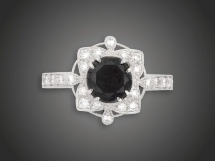 Gyűrű, 585 au, 1 fekete bril. cca. 1,50 ct, 24 bril. cca. ct, 4,2 g