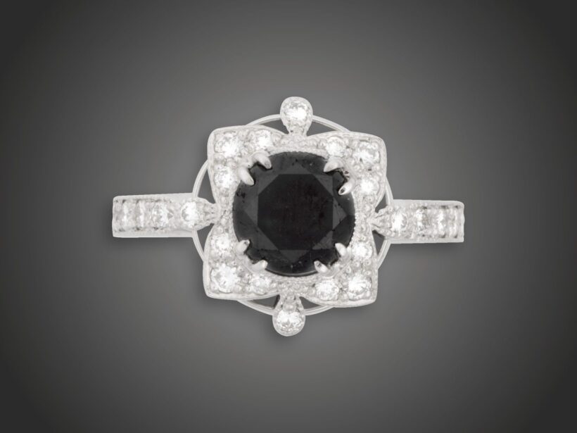 Gyűrű, 585 au, 1 fekete bril. cca. 1,50 ct, 24 bril. cca. ct, 4,2 g