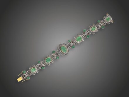Karkötő, 585 au, 18 smaragd cca. 14,50 ct, 315 bril. cca. 2,50 ct, 35,9 g