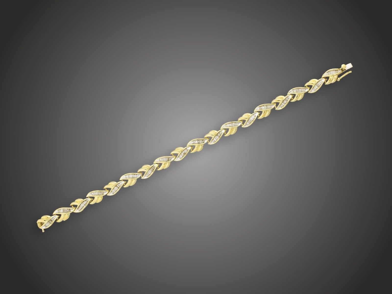 Karkötő, 585 au, 119 bril. cca. 3,00 ct, 13,3 g