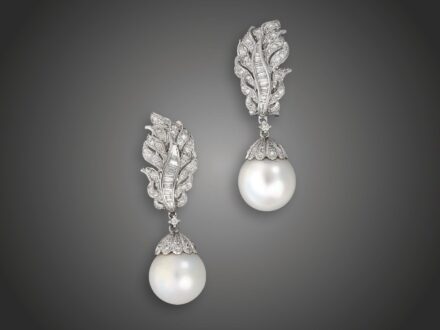 Fülbevaló, 750 au, 2 t. gyöngy, 163 bril. cca. 2,50 ct, 21,7 g