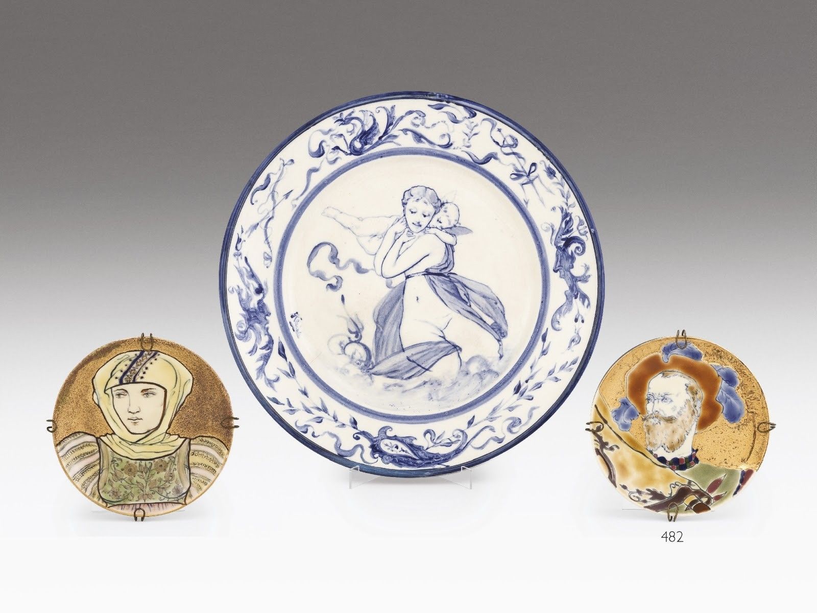 Zsolnay dísztálka - reneszánsz portréval