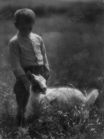 VADAS ERNŐ (1899-1962): Kisfiú gidával