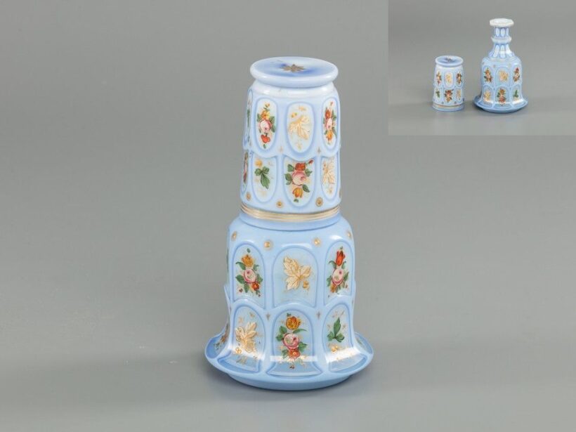 Biedermeier palak pohárral 