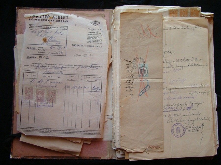 59-1079 1941-1946 Nagy okmánytétel Förstel Albert Kőiparí Rt-től (benne számlák, levelek, okmánybélyeges írtaok stb) stb)