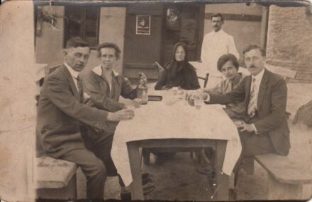 61-1006 cca 1930 Vendéglőben 15x10cm