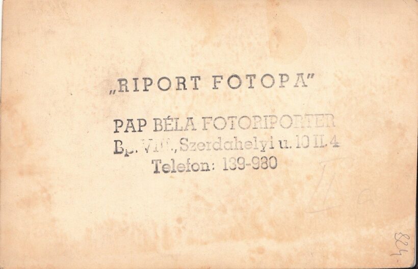 62-824 Csoport kép, sajtó fotó, hátulján Pál Béla fotóriporter pecsétjével Bp, 16,5x11 cm - Image 2