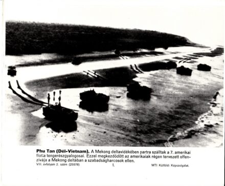 62-826 1975. MTI sajtófotó a Mekong /Dél-Vietnám/deltavidék, az amerikai 7. tengerészgyalogosok partraszállásáról. 26x22 cm