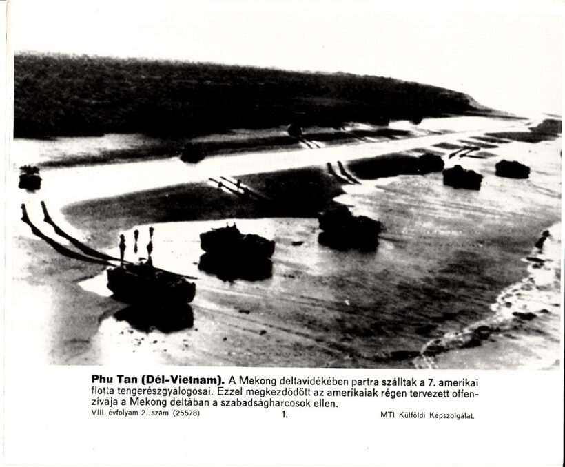 62-826 1975. MTI sajtófotó a Mekong /Dél-Vietnám/deltavidék, az amerikai 7. tengerészgyalogosok partraszállásáról. 26x22 cm