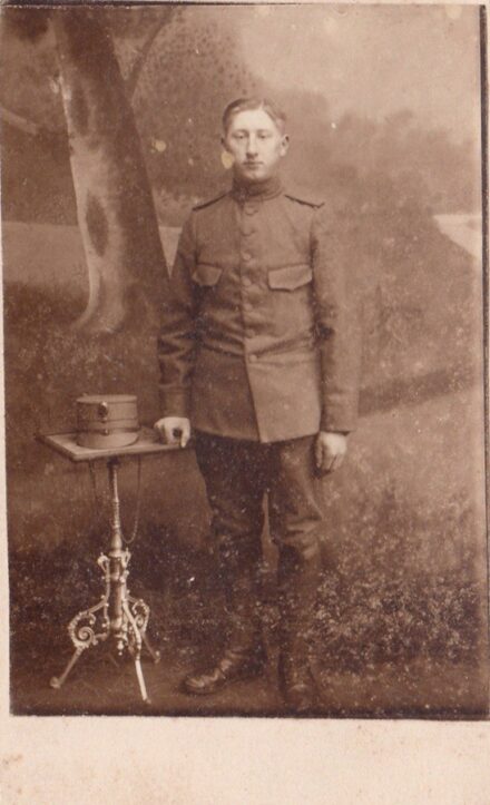 62-558 cca 1915 Katonát ábrázolló fotó