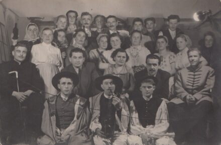 63-1009 cca 1930 Amatör szinjátszó csoport 14x10cm