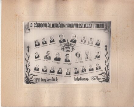 63-1181 1952 A Gárdonyi Áll. Iskola VIII. o. tablóképe Martonvásár, kartonra ragasztva 25x20 cm