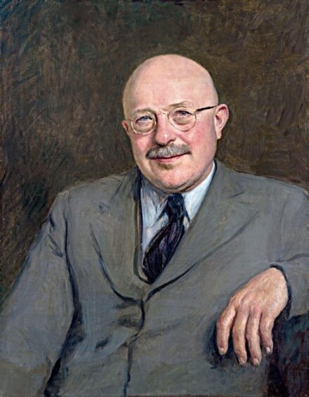 Glatz Oszkár (1872-1958): Szemüveges férfi portréja