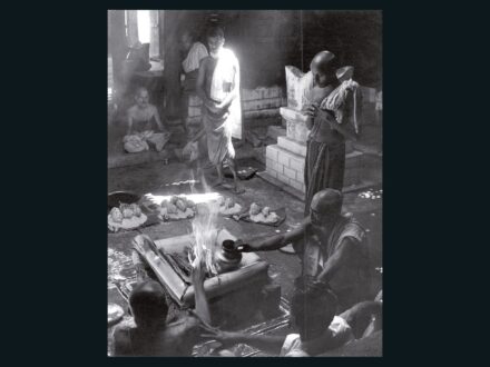 Almásy, Paul: Hindu istentisztelet 