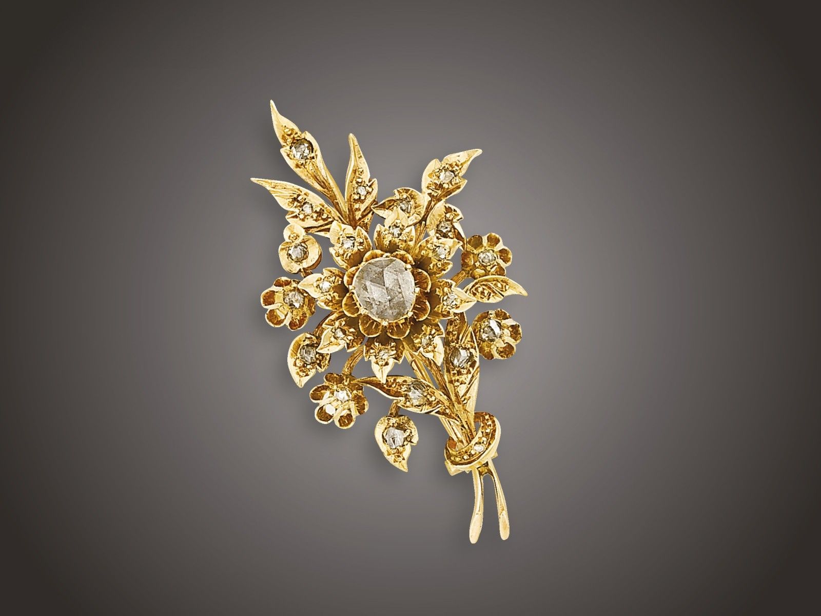 Melltű, 585 au, 26 gyém. cca. 0,50 ct, 8,3 g