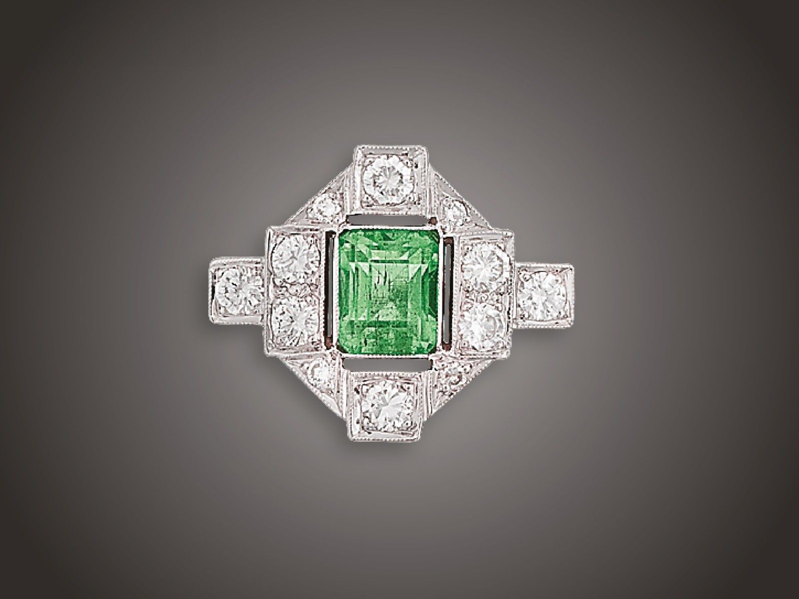 Gyűrű, 585 au, 1 smaragd cca. 1,00 ct, 12 bril. cca. 0,65 ct, 3,7 g