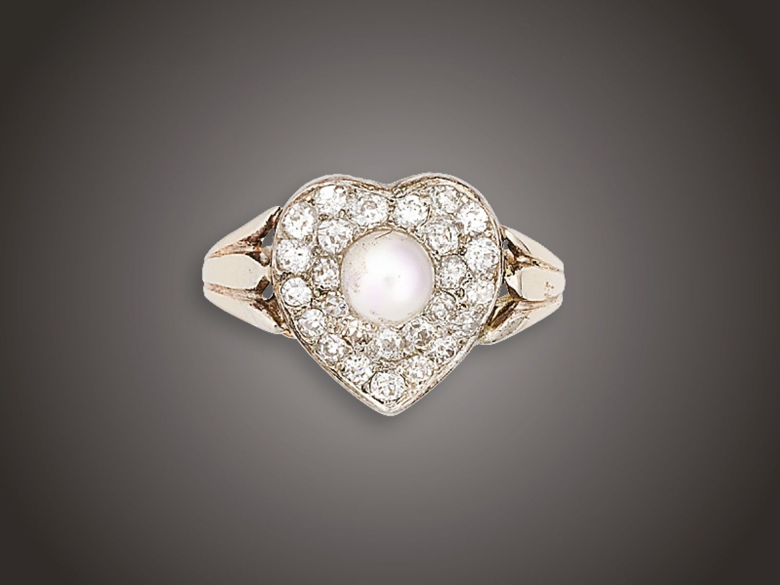 Gyűrű, 585 au, 1 t. gyöngy, 26 bril. cca. 0,80 ct, 4,0 g