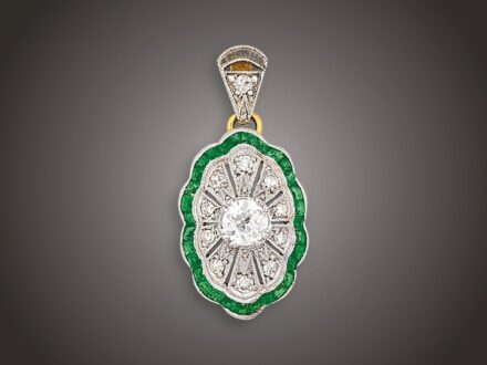 Függő, 585 au, 12 bril. cca. 0,60 ct, smaragd, 3,3 g