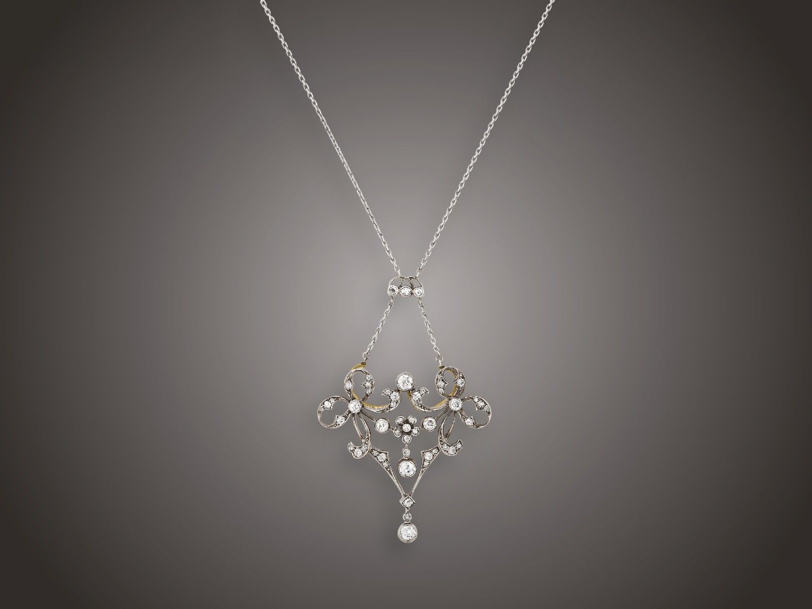 Nyakék, 950 pt, 585 au, ag, 54 bril. cca. 2,70 ct, 15,8 g