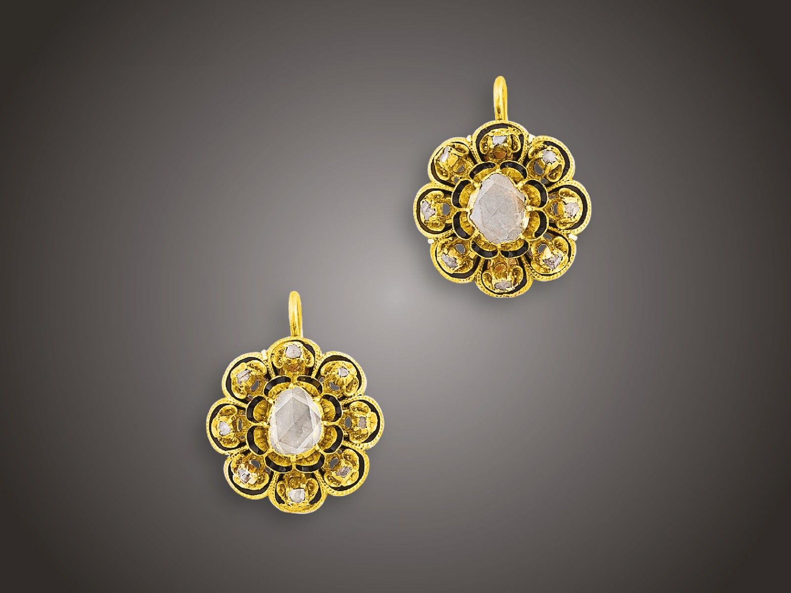 Fülbevaló, 585 au, 18 gyém. cca. 2,00 ct, 12,7 g