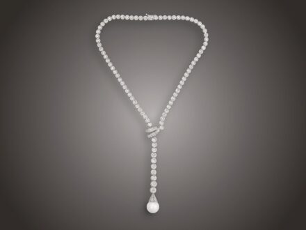 Nyakék, 750 au, 135 bril. cca. 9,00 ct, 1 t. gyöngy, 68,7 g