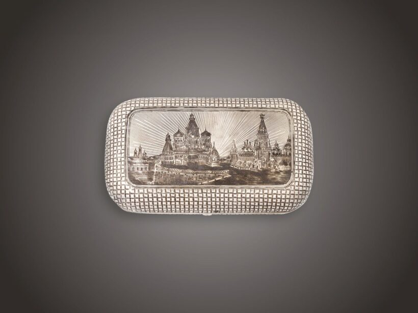 Moszkvai dohánytartó szelence, ezüst, 151 g.