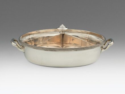 Bécsi köretes tálaló, ezüst, 1478 g.