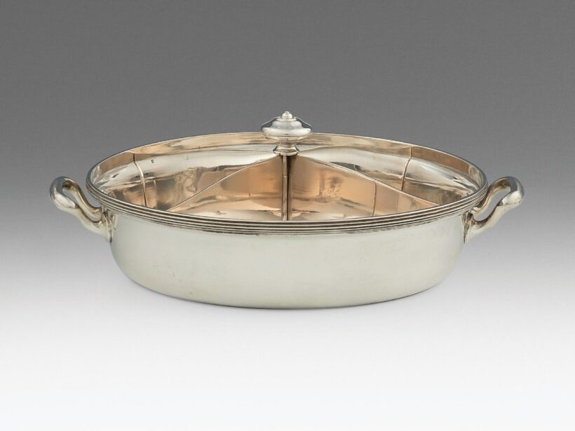 Bécsi köretes tálaló, ezüst, 1478 g.