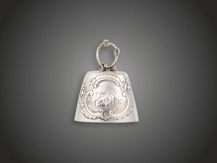 Neorokokó asztali csengő, ezüst, 100 g.