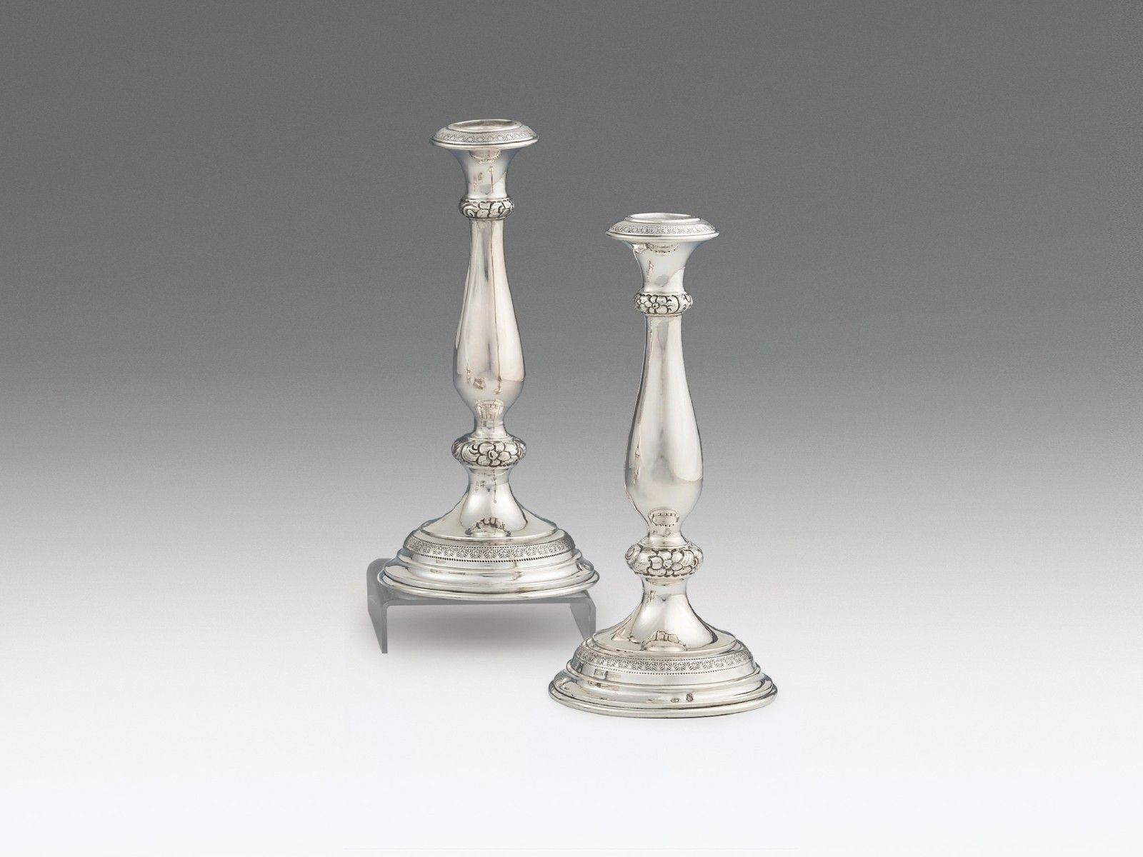 Bécsi biedermeier gyertyatartó-pár, ezüst, 276 g.