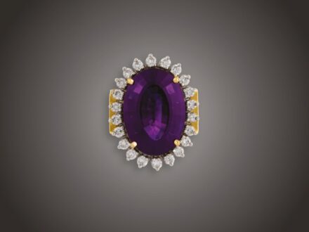 Gyűrű, 585 au, 1 ametiszt cca. 17,60 ct, 22 bril. cca. 1,32 ct, 20,7 g