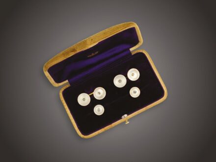 Kézelő, inggomb, 580 au, gyöngyház, 4 gyém. cca. 0,05 ct, 9,2 g