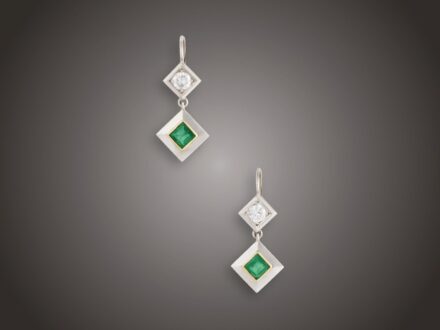 Fülbevaló, 585 au, 2 smaragd cca. 0,80 ct, 2 bril. cca. 0,75 ct, 5,7 g