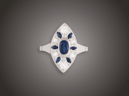Gyűrű, 585 au, 1 zafír cca. 1,00 ct, 6 zaf., 8 bril. cca. 0,30 ct, 4,5 g