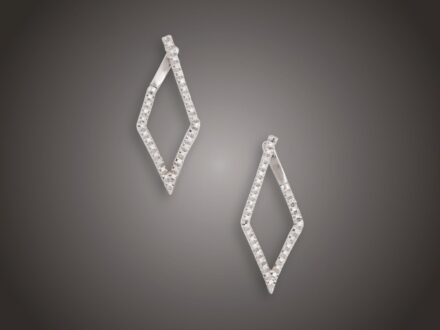 Fülbevaló, 750 au, 64 bril. cca. 0,50 ct, 7,5 g