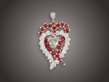 Függő, 375 au, 25 bril. 3,04 ct, 22 rubin1,50 ct, 9,6 g