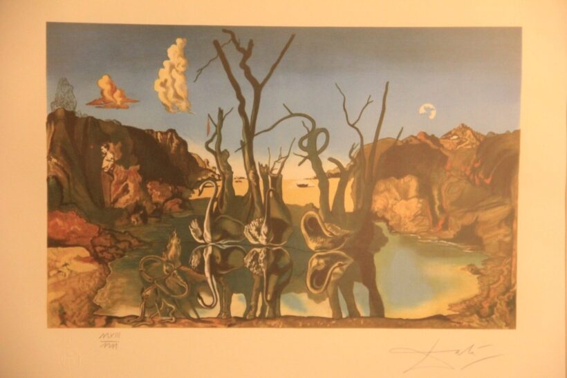 Salvador Dali - Swans Reflecting Elephants