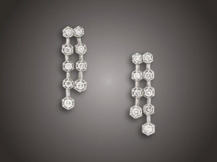 Fülbevaló pár
Fehérarany 585, 18 karmos foglalású briliáns cca.
1,00 ct (MCrP1) ékítéssel, beszúrós stiftes
szereléssel, 4,8 g